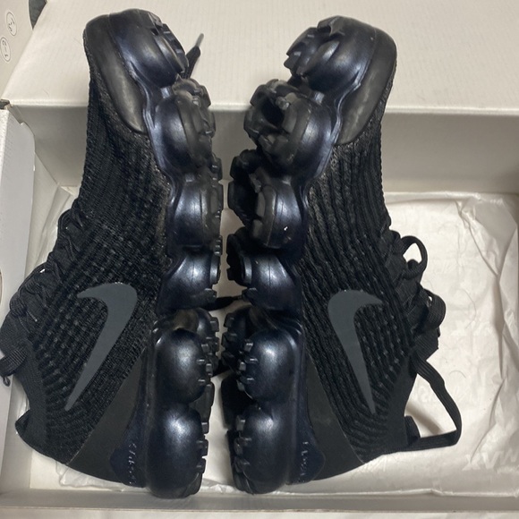 vapormax 2 triple black